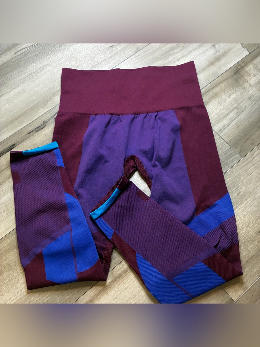 LNDR BURGUNDY/BLUE LEGGINGS M/L